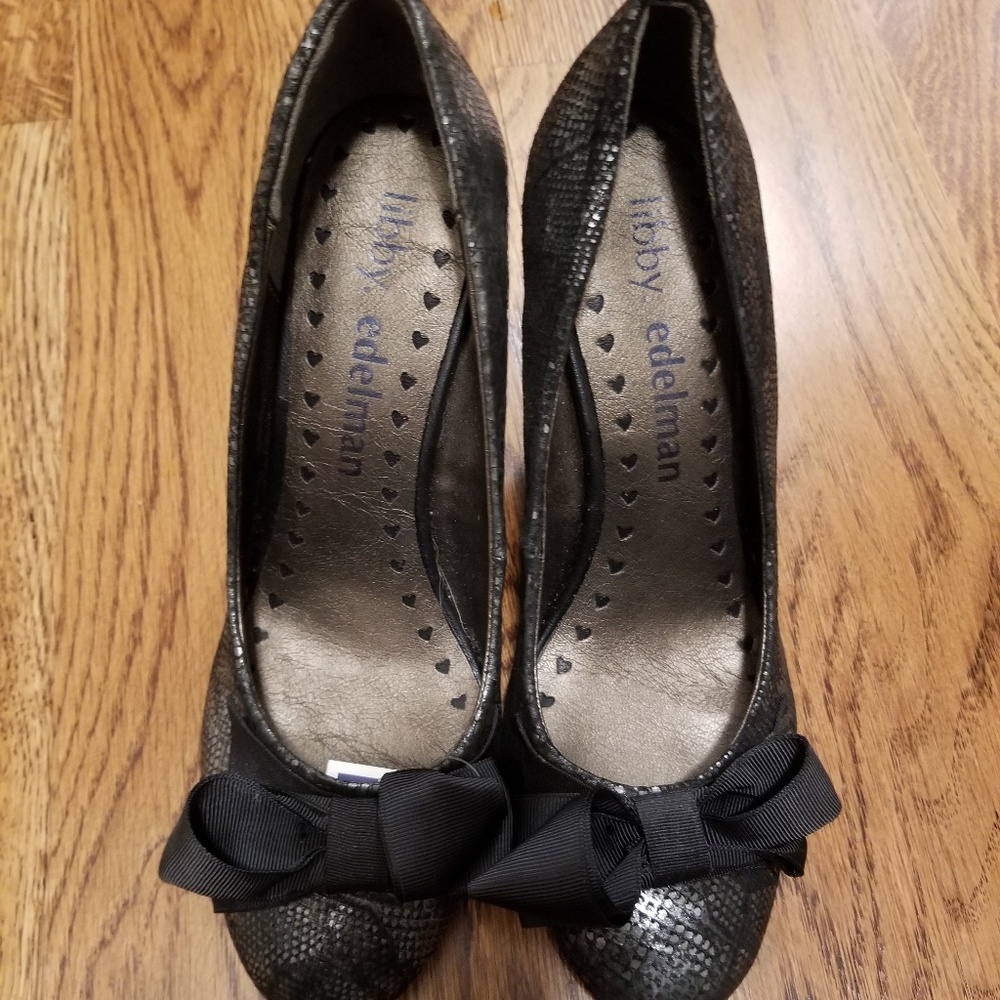 libby.edelman snake print wedge size 8